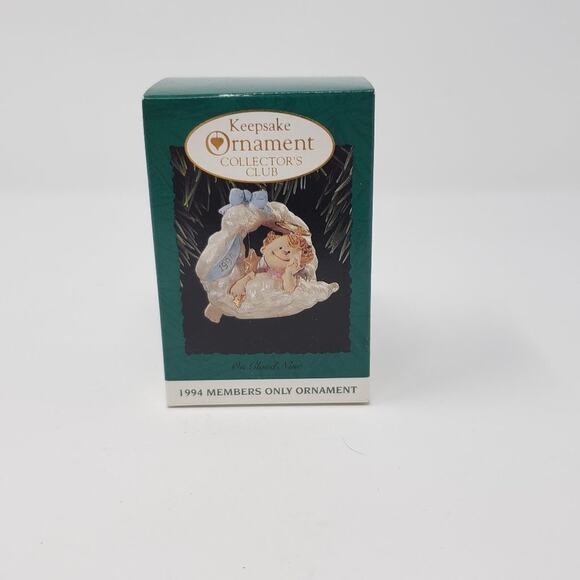 1994 Hallmark On Cloud Nine Handcrafted Keepsake Holiday Christmas Ornament. - Picture 1 of 5